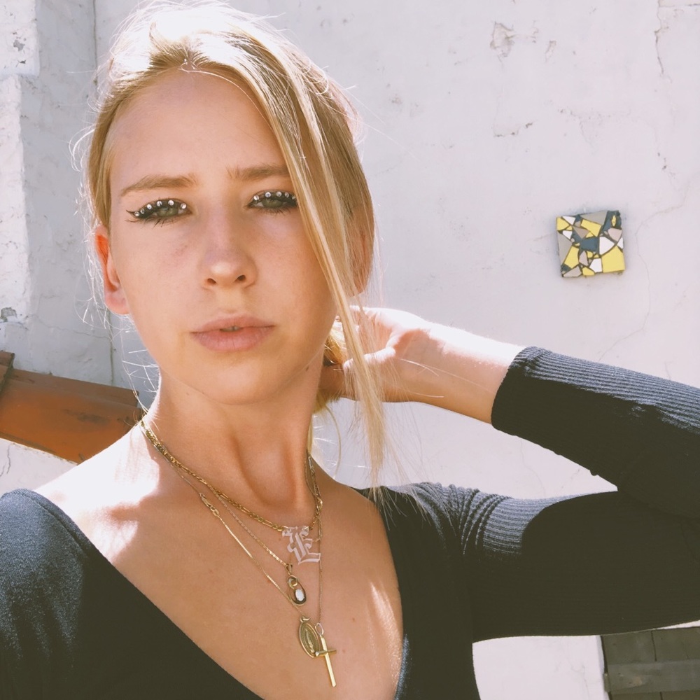 Meet your Posher, Emily - Picture 3 of 3